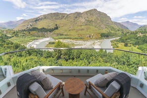 Superior Shotover View Room | Terrace/patio - Coronet Ridge Resort (Arthur's Point)