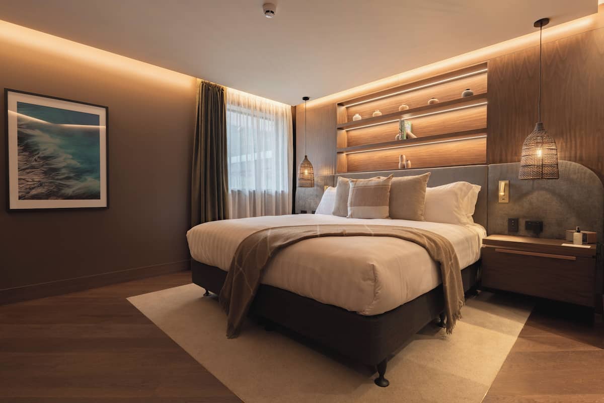 Shotover Suite | Premium-sengetøj, pengeskab på værelset, skrivebord, lydisolering