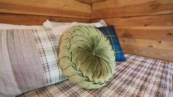 WiFi, bed sheets