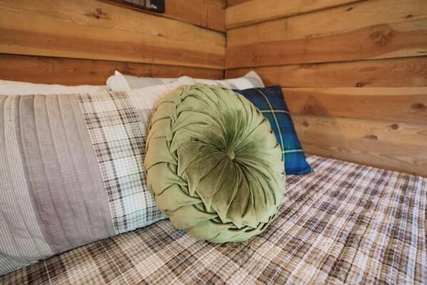WiFi, bed sheets - Annie's Attic At Mountain River Ranch (Ririe)
