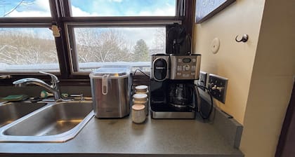 3-bedroom chalet in marvelous Ellicottville with WiFi, sauna, deck and grill