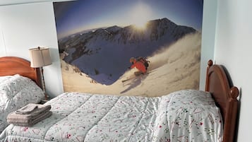 3 bedrooms, iron/ironing board, WiFi, bed sheets