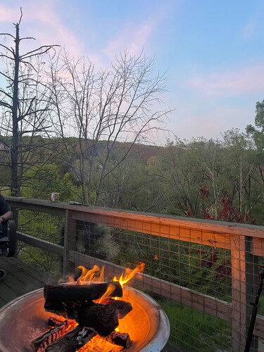 3-bedroom chalet in marvelous Ellicottville with WiFi, sauna, deck and grill