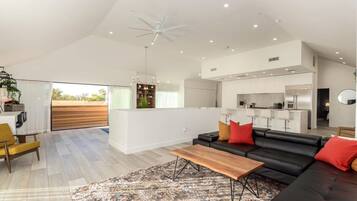 Apartment | 2 bedrooms, desk, Internet