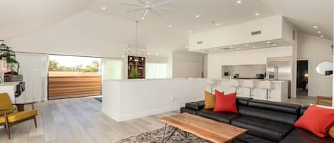 Apartment | 2 bedrooms, desk, Internet