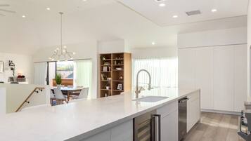 Apartment | 2 bedrooms, desk, Internet