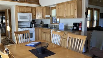 Refrigerador, microondas, parrilla de estufa y lavavajillas