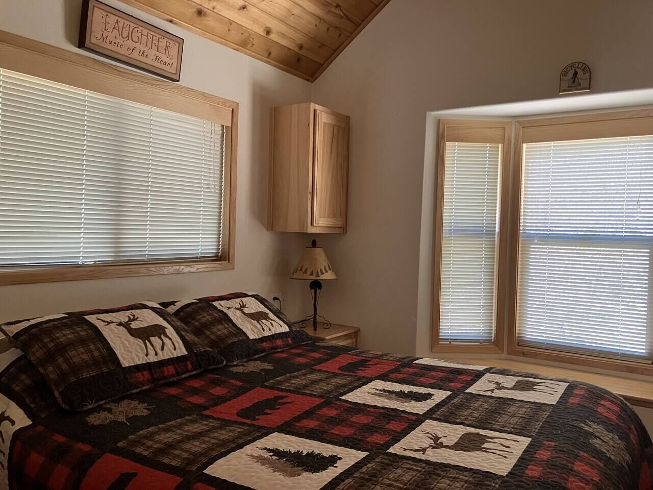 1 bedroom, bed sheets