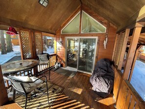 Outdoor dining - Cabin #4 at Hyatt Lake Resort (Jackson County)