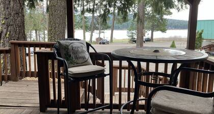Cabin #4 at Hyatt Lake Resort