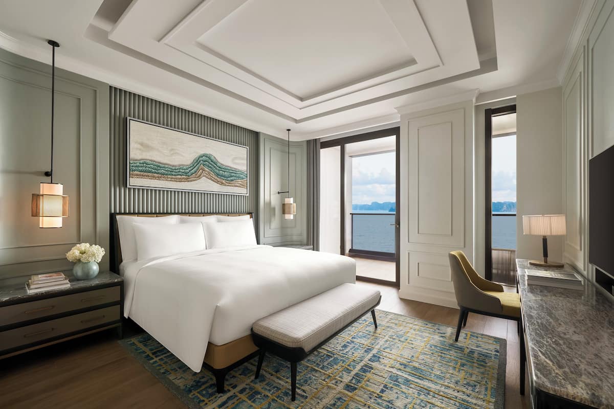 Suite, 1 Bedroom | Free minibar items, laptop workspace, blackout drapes, soundproofing