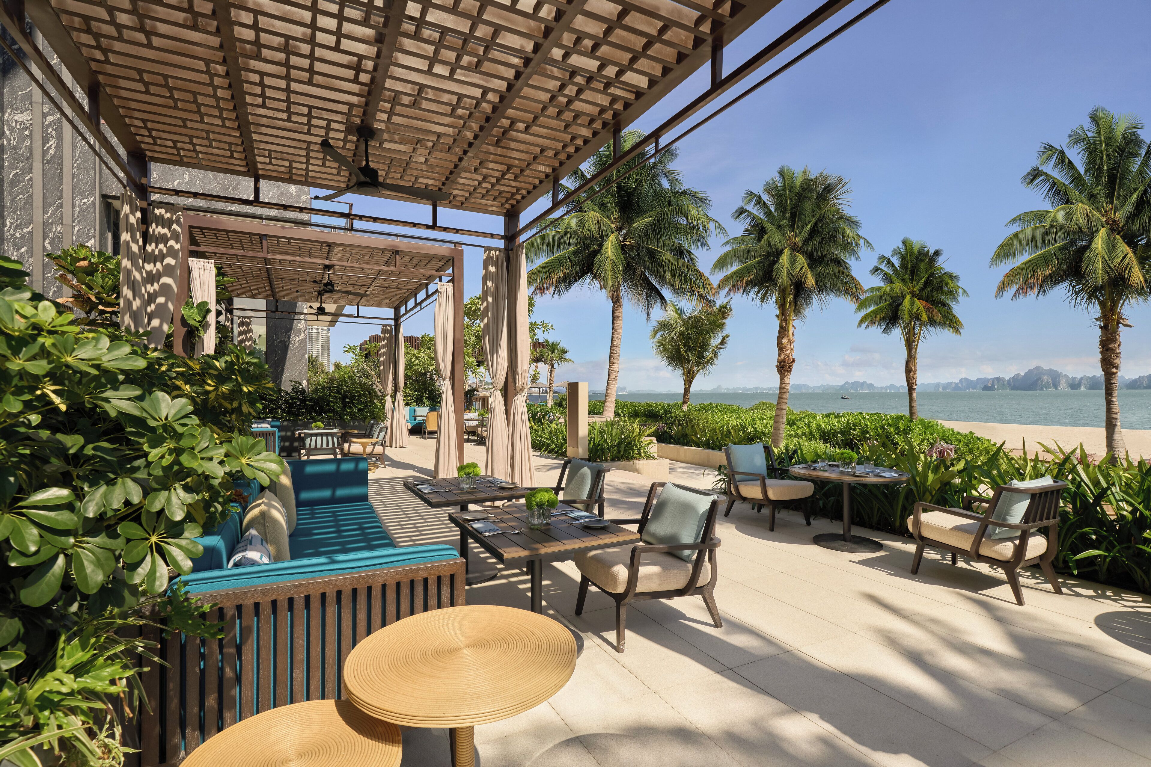 4 restaurants, serveren ontbijt, lunch, diner, internationale gerechten