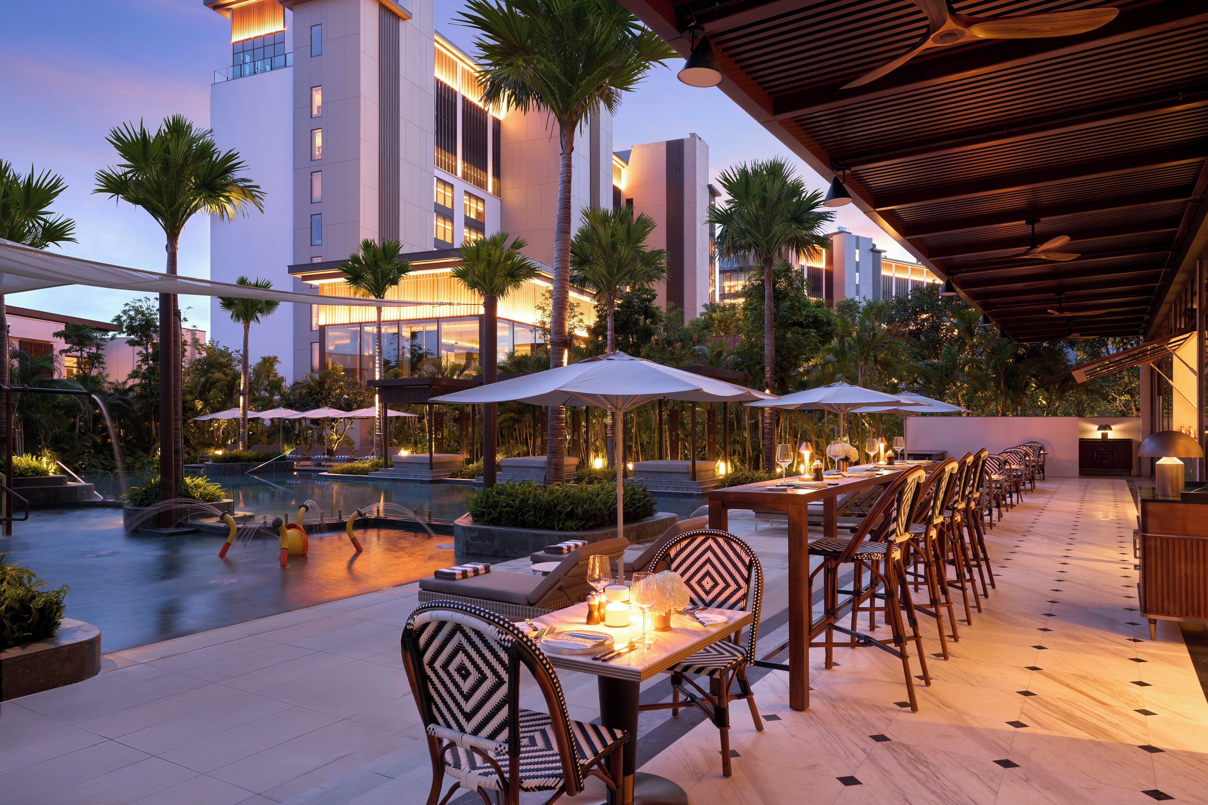 4 間餐廳，供應早餐、午餐和晚餐，國際料理