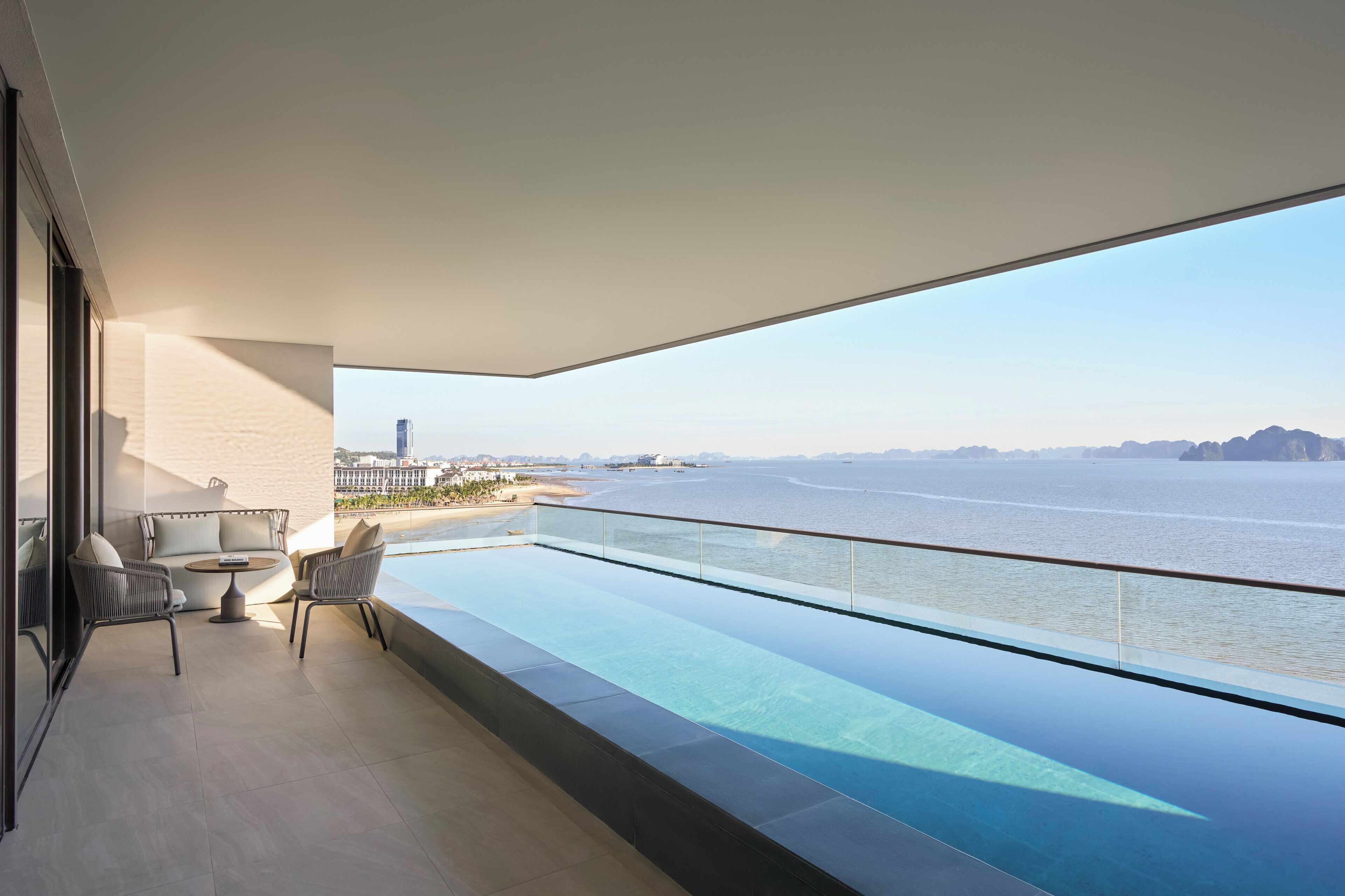 Rom, 3 soverom (Residence) | Minibarvarer (inkludert), skrivebord for bærbar PC og blendingsgardiner