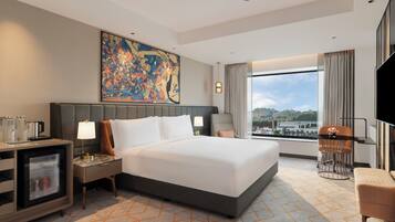 Premium Room, 1 King Bed, Accessible | Premium bedding, memory-foam beds, minibar, in-room safe