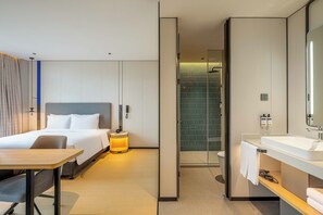 Suite, 1 King Bed - Holiday Inn Express Shanghai PVG Zhuqiao by IHG (Shanghai)