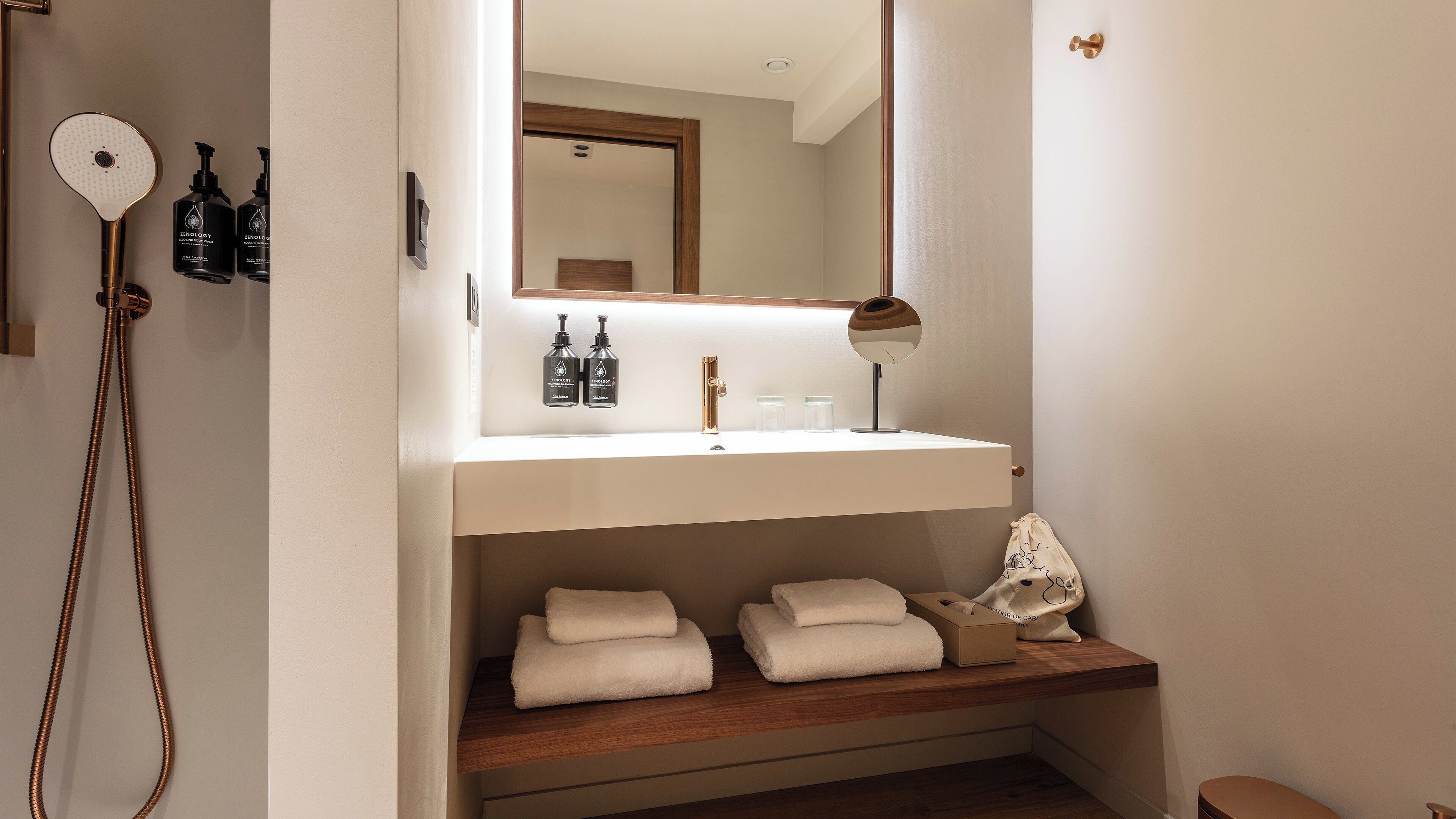 Bureau, Wi-Fi gratuit, draps fournis