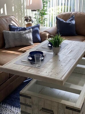 شقة | 2 عدّة غرف نوم وخدمة الإنترنت