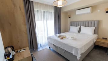 Classic Room | Desk, free WiFi