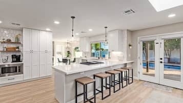 House | 4 bedrooms, Internet