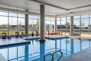 Indoor pool - Staybridge Suites Montréal Airport - St-Laurent by IHG (Montreal)