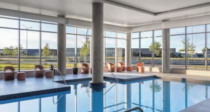 Staybridge Suites Montréal Airport - St-Laurent by IHG