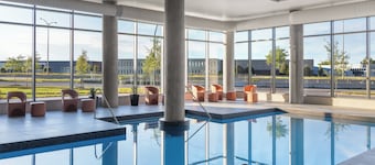 Staybridge Suites Montréal Airport - St-Laurent by IHG