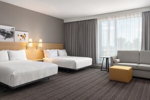 Premium bedding, pillow-top beds, desk, laptop workspace - Staybridge Suites Montréal Airport - St-Laurent by IHG (Montreal)