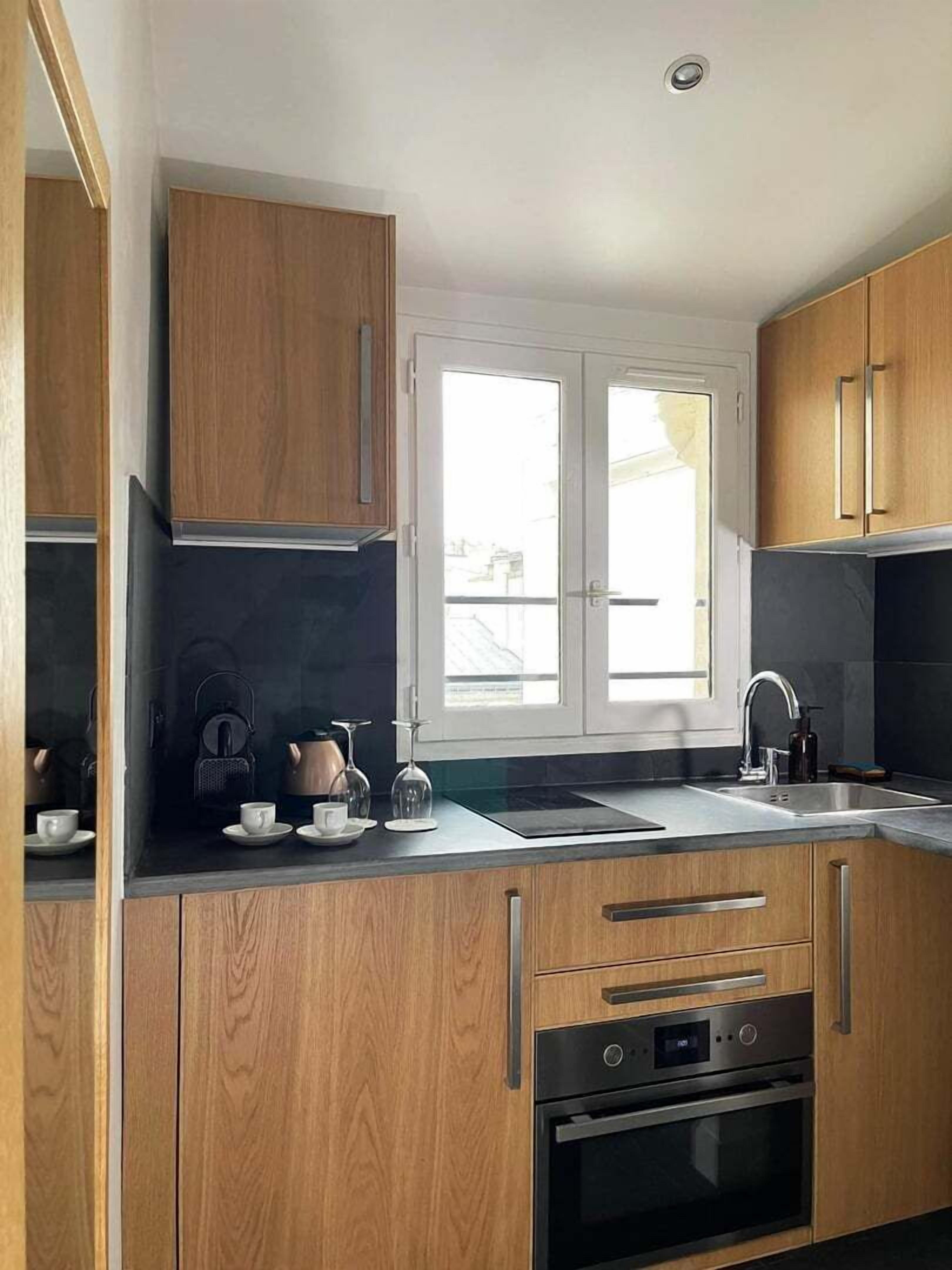 Fridge, oven, coffee/tea maker, toaster