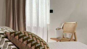 1 bedroom, bed sheets