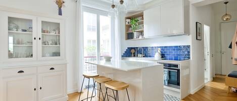 Fridge, microwave, oven, dishwasher