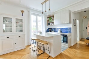 Refrigerador, microondas, horno, lavavajillas