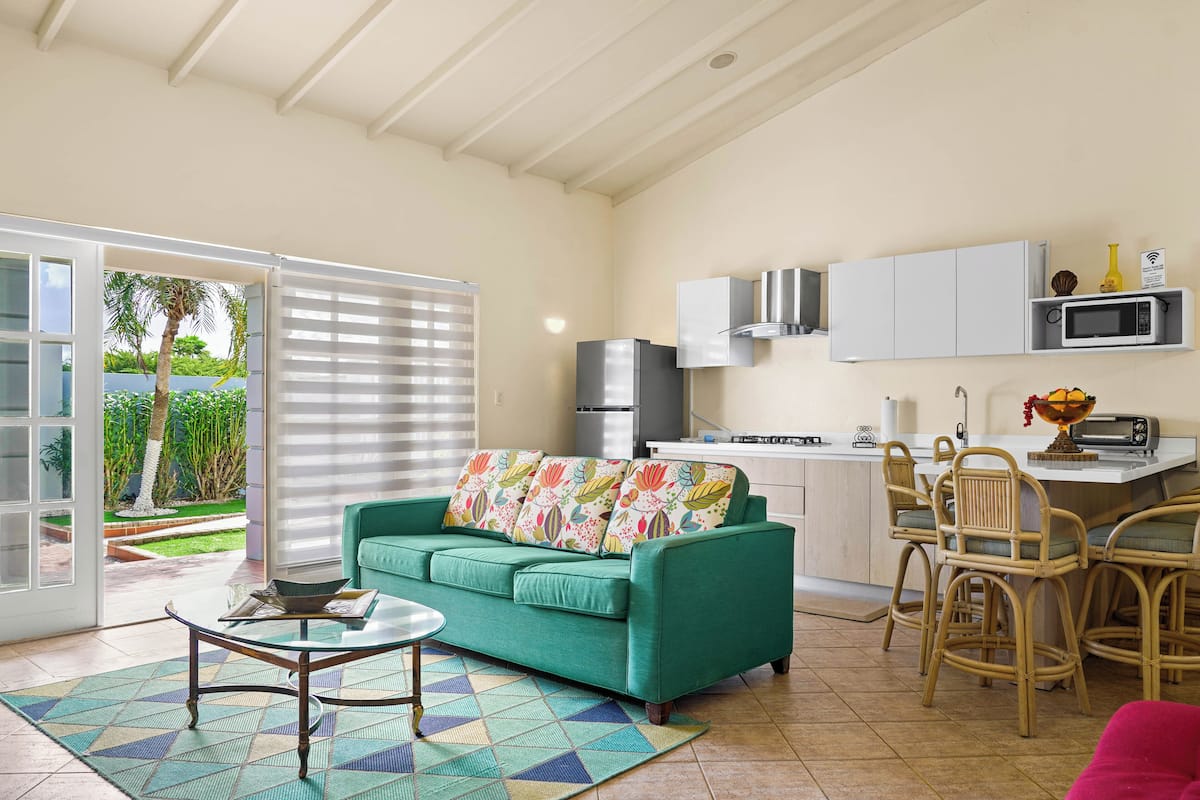 Apartment, 2 Bedrooms, Air conditioning | Living area