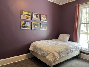 2 bedrooms, desk, WiFi, bed sheets