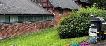 Luxury sleeps 6! Voted CNN Best Town outdoors, wine and cider, college-town hip.