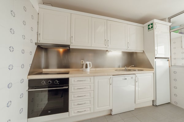 Espinho Modern 3 Bedroom Apartment By Vacationy - Espinho