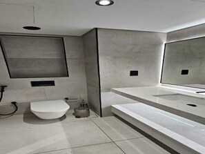 Apartamento, 1 quarto, piscina particular, vista para a cidade | Banheiro