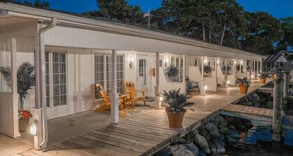 Sunset Cove Cottage at the Inn on Turville Creek