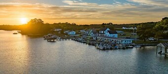 Coconut Grove Cottage at the Inn on Turville Creek