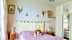 A bedroom with a bed, two bedside tables, a nightstand, a dresser, and a mirror. - Lovely, large 2-room through-hall apartment with incredible 180° view of the harbour. (Saint-Mandrier-sur-Mer)