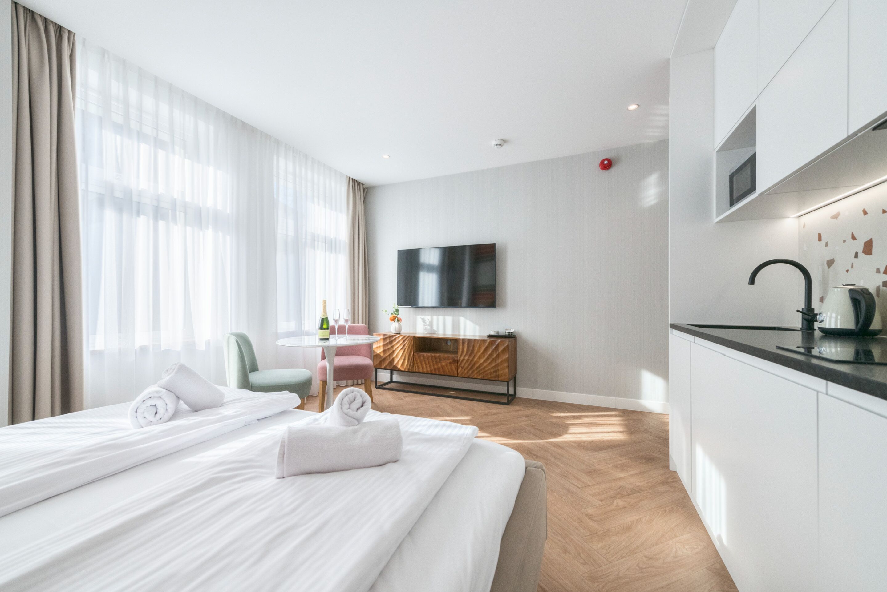 Comfort-studiosviitti | Kannettavalle tietokoneelle sopiva työtila, ilmainen Wi-Fi