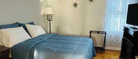 2 bedrooms, iron/ironing board, WiFi, bed sheets