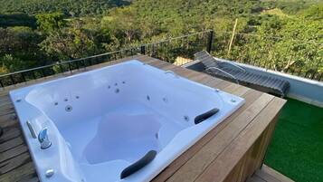 Chalé luxo | Banheira de hidromassagem particular