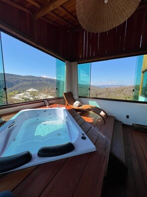 Premium Loft | Private spa tub