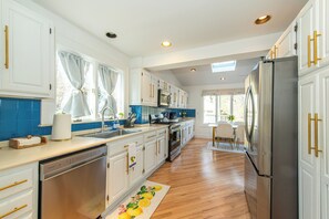 Mikrowelle, Ofen, Geschirrspüler