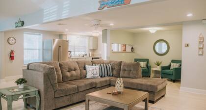 2BR/2BA in PERFECT location! Walk to Downtown! Near the beach! The Jeff