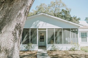 Exterior detail - 2BR/2BA in PERFECT location! Walk to Downtown! Near the beach! The Jeff (Ocean Springs)