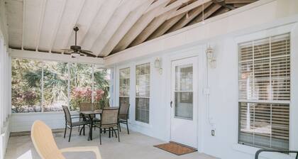 The Jeff - perfect location in Ocean Springs. Walk to downtown! Near the beach!