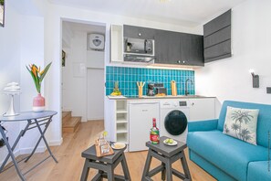 Studio Confort, salle de bains attenante (Kobe) | Bar lounge