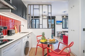 Appartamento Standard, balcone, vista città | Cucina condivisa